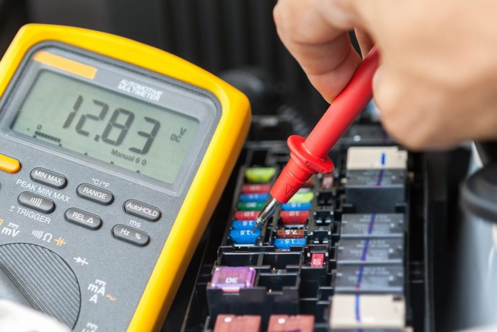 Fuse testing with automotive multimeter