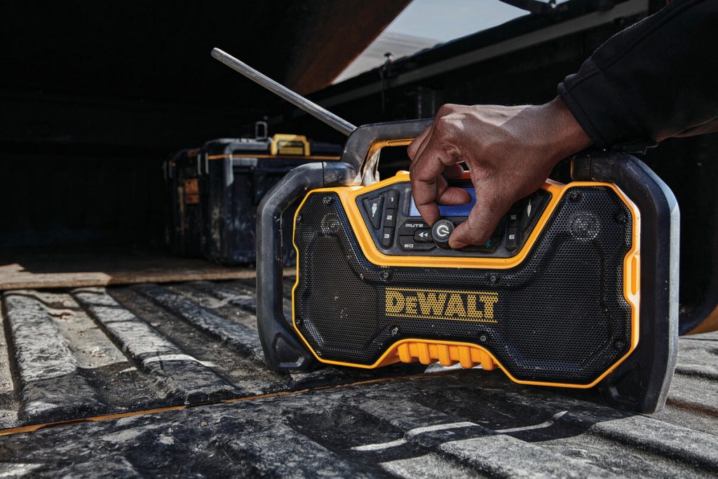 DeWalt DCR028B radio