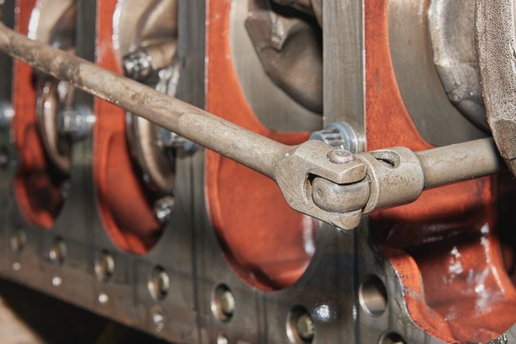 Breaker bar removing crankshaft